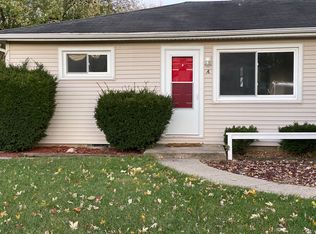 902 S Walnut St #A, Mahomet, IL 61853