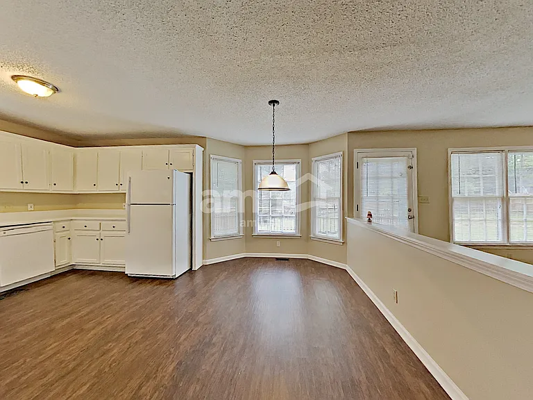 1300 Summit Point Ln — Photo 5