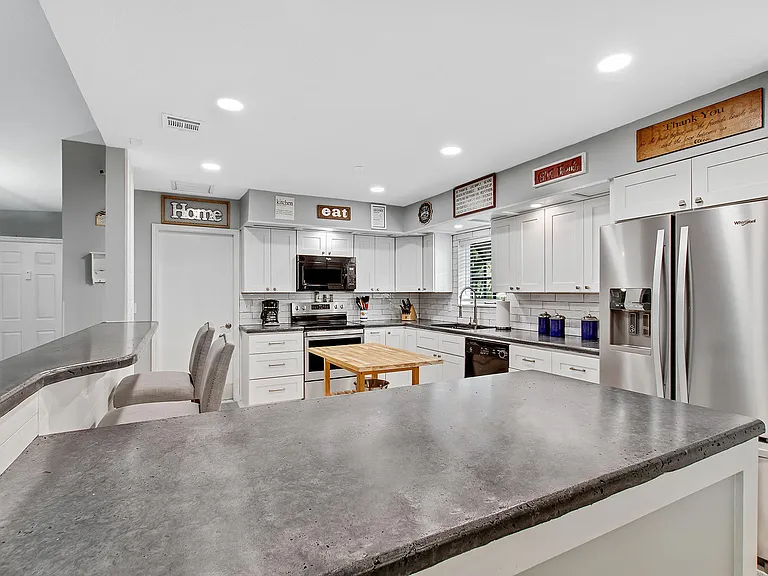 912 Blueberry Dr — Photo 6