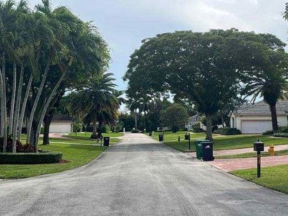 Exterior Neighborhood (street photo)