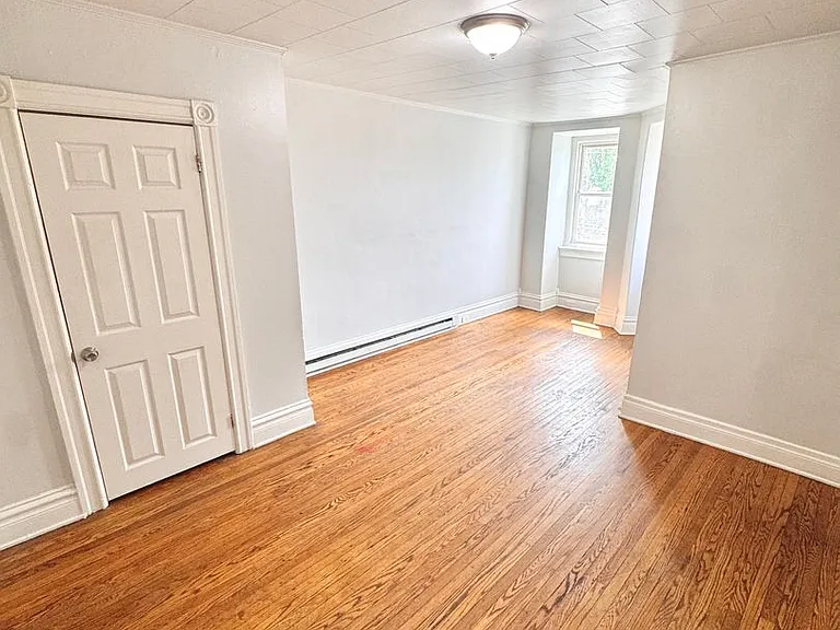 1103 W Linden St — Photo 2