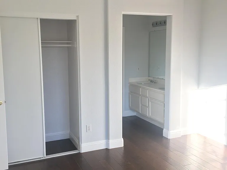 10340 Wateridge Cir — Photo 12