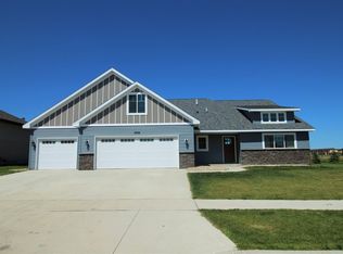 1804 27th Ave NW, Minot, ND 58703