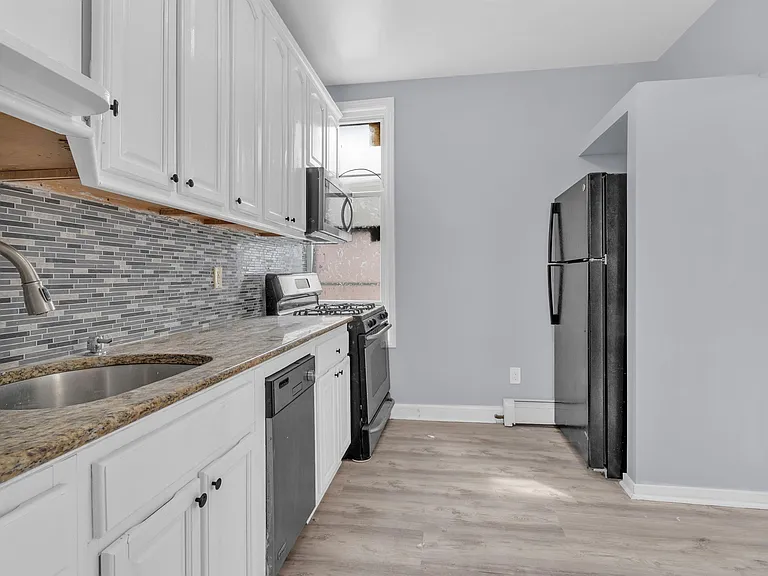 149 Bowers St #3 — Photo 4