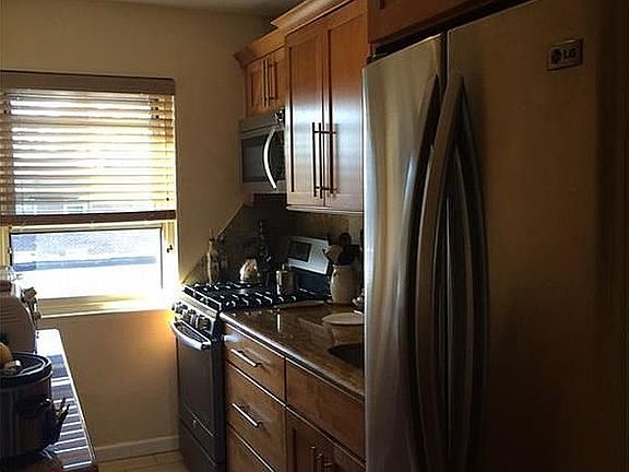 5th image of 1547 Independence Ave #2B