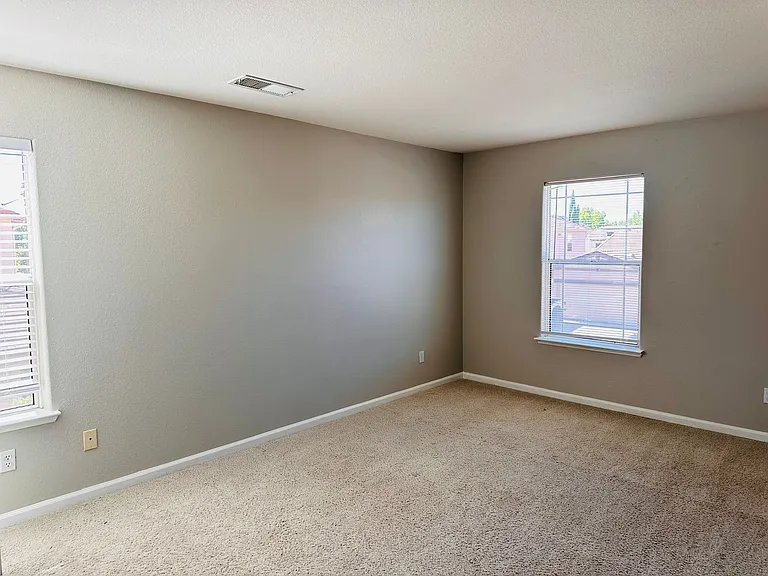 2403 Clemente Ln — Photo 32