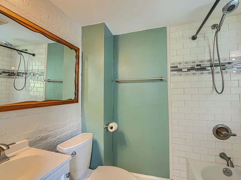 214 Warren Ave — Photo 12