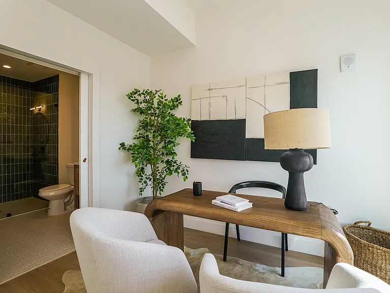 611 N Virgil — Photo 30