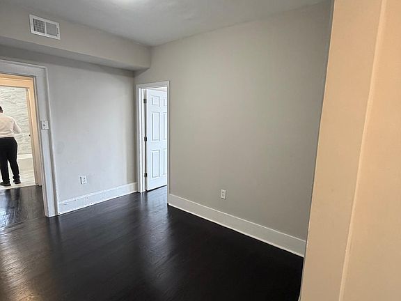 2nd image of 1005 S Orange Ave #302
