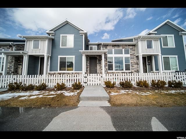 1st image of 1027 W Painted Horse Ln