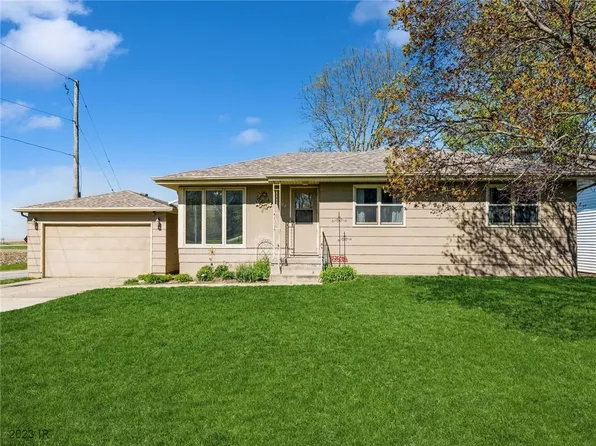 407 S Clark Ave, Prairie City, IA 50228