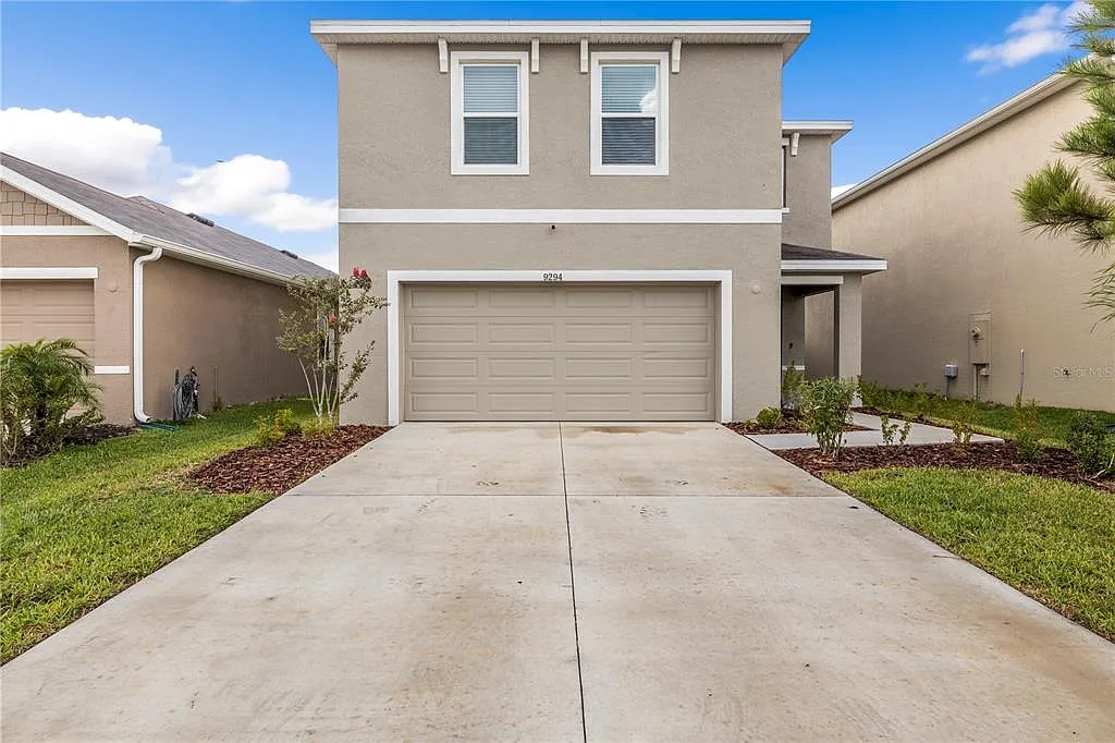 4 bed, 2.5 bath, 2260 sqft, $2,700 — Photo 4