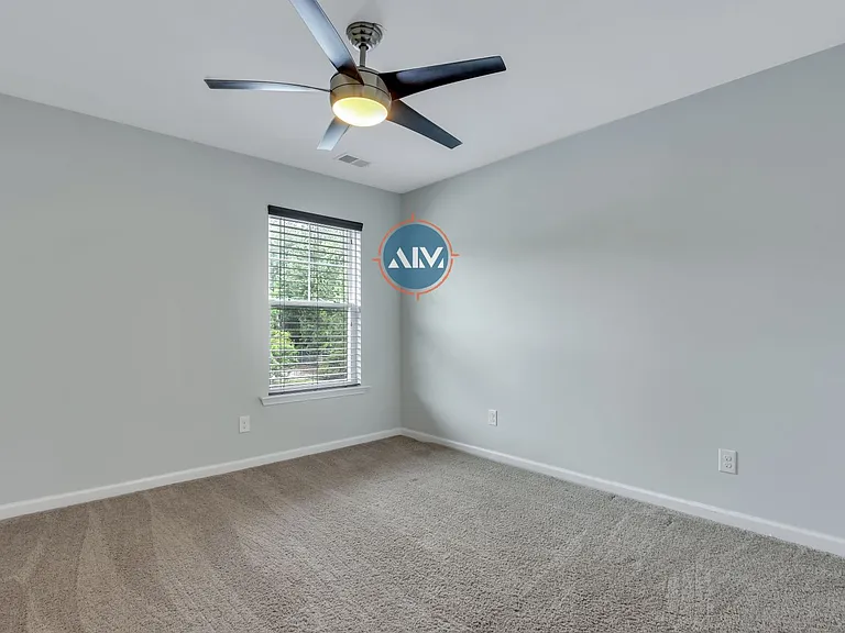 211 Heritage Pkwy — Photo 32