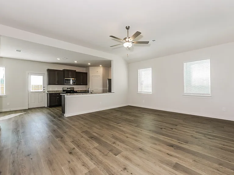313 Patton Ln — Photo 4