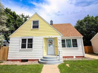 806 13th St NW, Minot, ND 58703