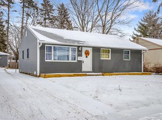 424 N Lakeshore Dr, Mundelein, IL