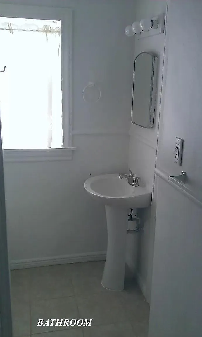 2 bed, 900 sqft, $900 — Photo 3