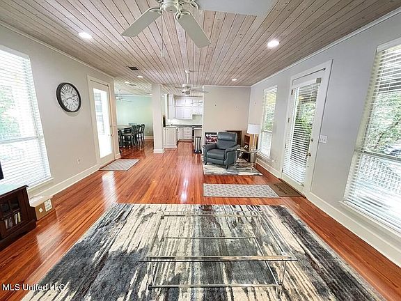 5th image of 23521 Woodland Way