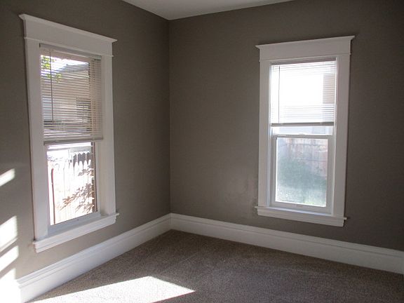 5th image of 670 Fremont Ave NW #1