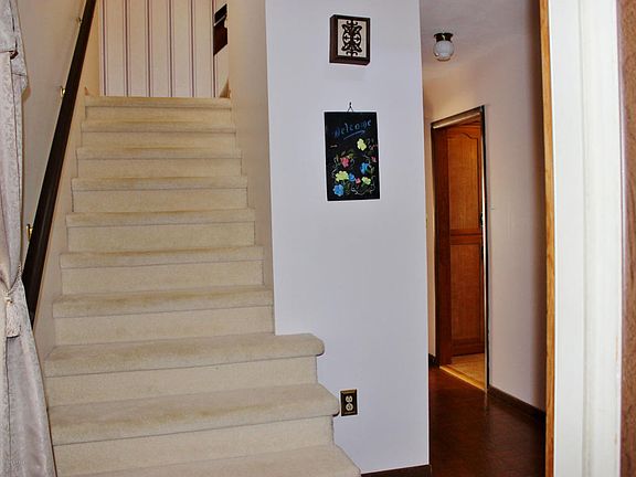 5th image of 528 Kintners Woods Ln