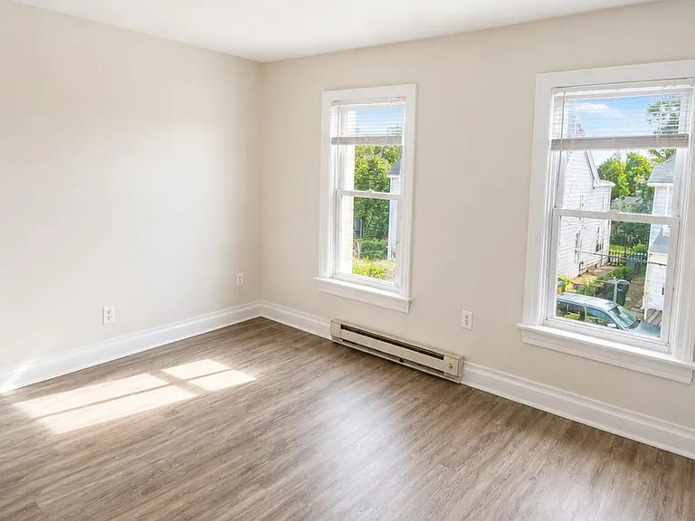 814 Dale St — Photo 10
