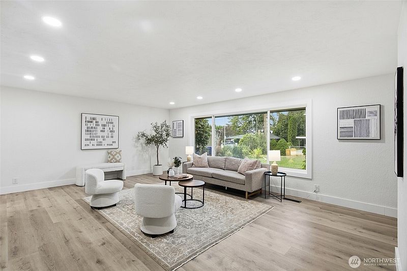 4th image of 1202 22nd Street NE