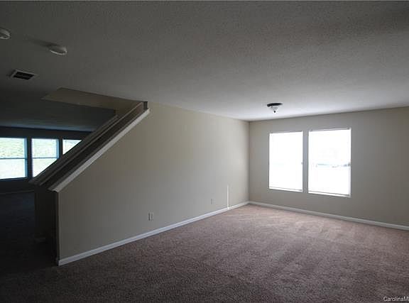 3rd image of 1118 Rainier Ln