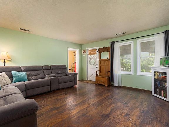 3rd image of 4085 Heinz Ln