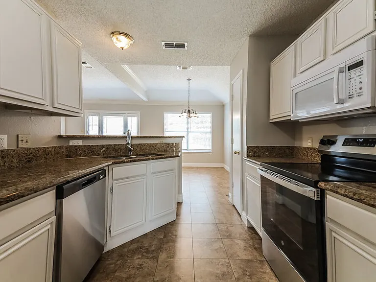 2524 Park Valley Dr — Photo 9