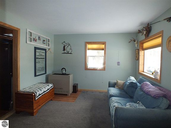 5th image of 410 Lynn St