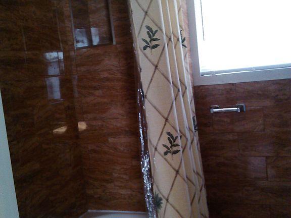 2nd image of 142 Crescent Pl #2