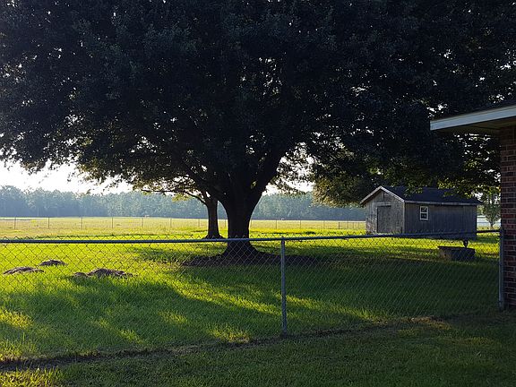 Beautiful fenced back yard 