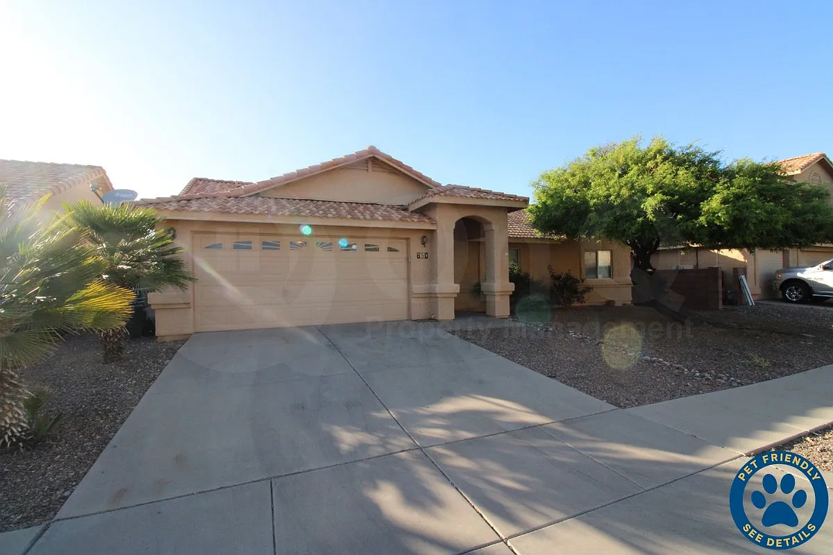 4 bed, 2.0 bath, 1738 sqft, $1,850 — Photo 1
