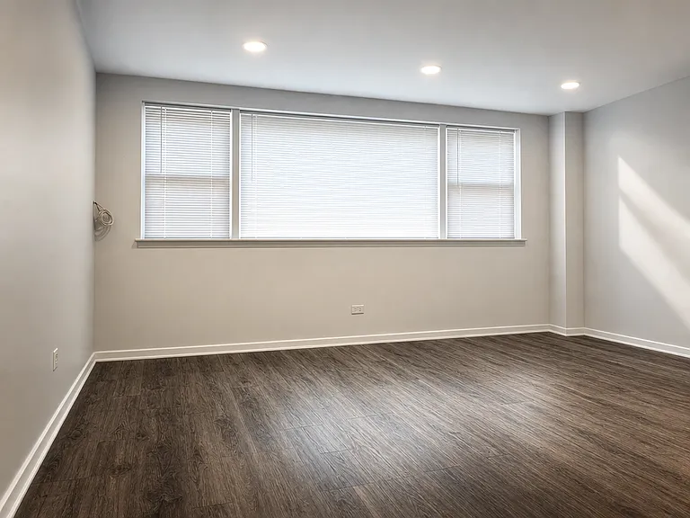 6316 W Belmont Ave — Photo 3