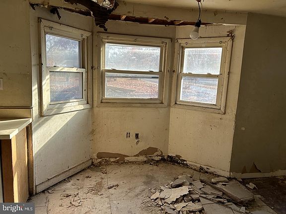 5th image of 34 Olive Ave
