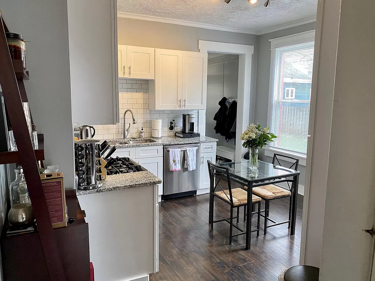 3 bed, 1225 sqft, $2,300 — Photo 2