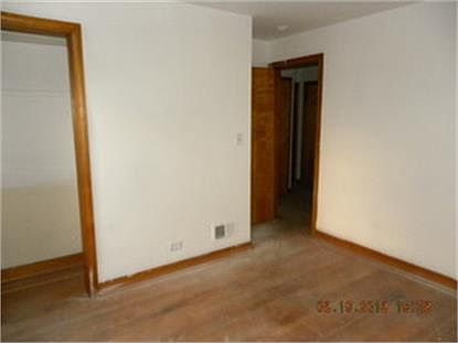 5th image of 520 Granville Ave