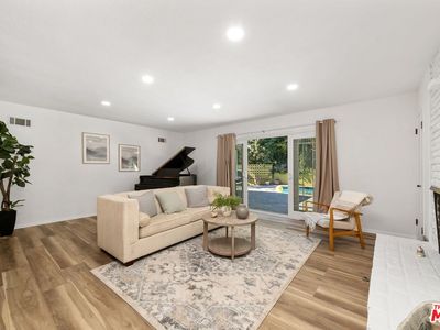 5939 S Le Doux Rd, Los Angeles, CA, 90056