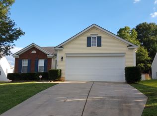 1528 Oakdale Green Dr, Charlotte, NC 28216