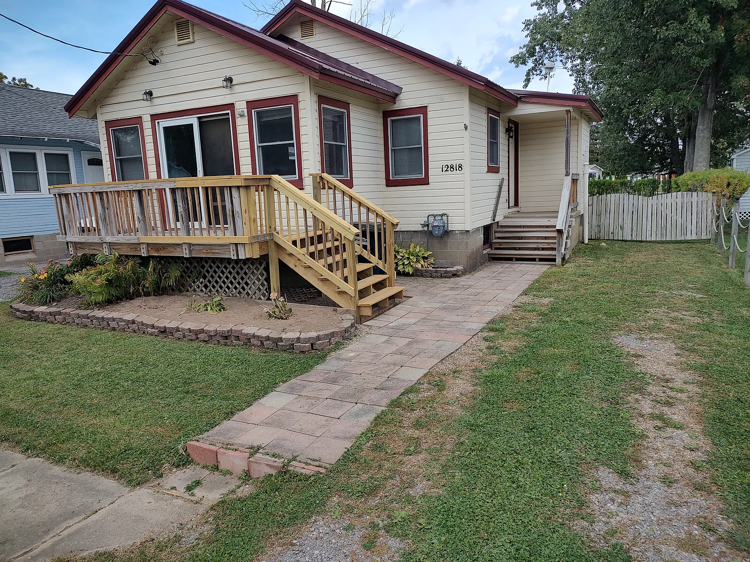2 bed, 598 sqft, $1,300 — Photo 1