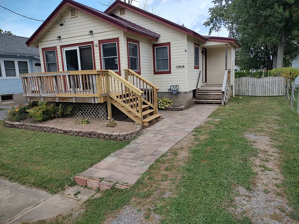 12818 Iola Dr