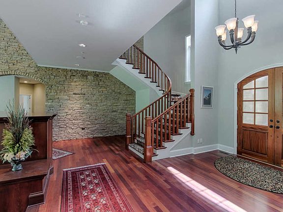 2nd image of 5203 Rio Vista Ln