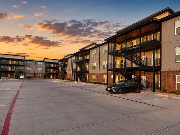 2100 S 19th St #2201, Waco, TX 76706