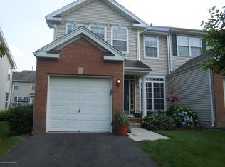 9 Grossweiler Ln, Parlin, NJ 08859