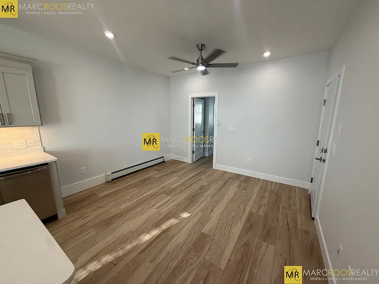 55 W Eagle St #2 — Photo 18