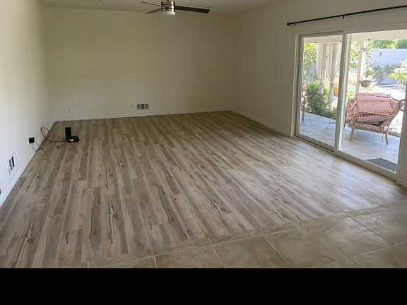 3rd image of 22547 Victory Blvd