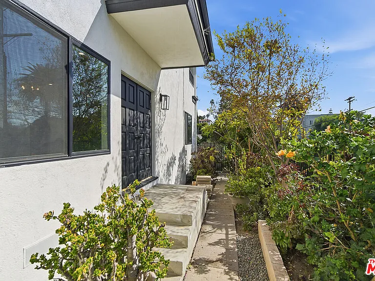 1301 Angelus Ave — Photo 8