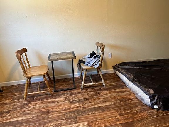 5th image of 362 Irving Ave #B