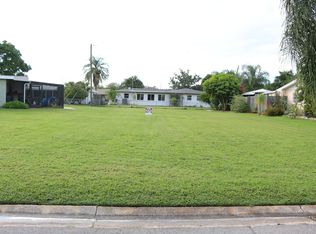4300 Des Plaines Dr, Sarasota, FL 34233