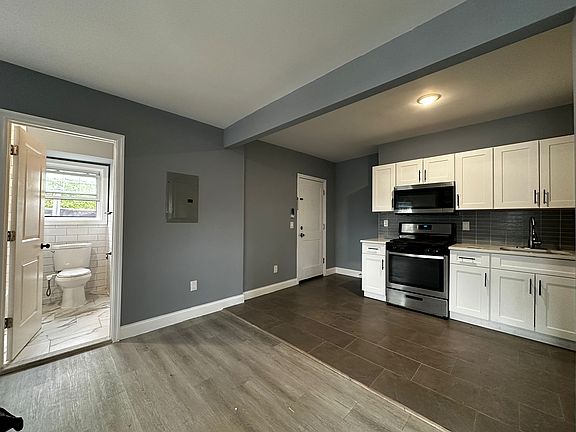 2nd image of 131 Monticello Ave #3W